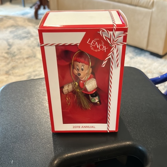 Lenix, Disney, 2019 annual Minnie mouse, skating ornament, Skate away, Minnie - Picture 4 of 8